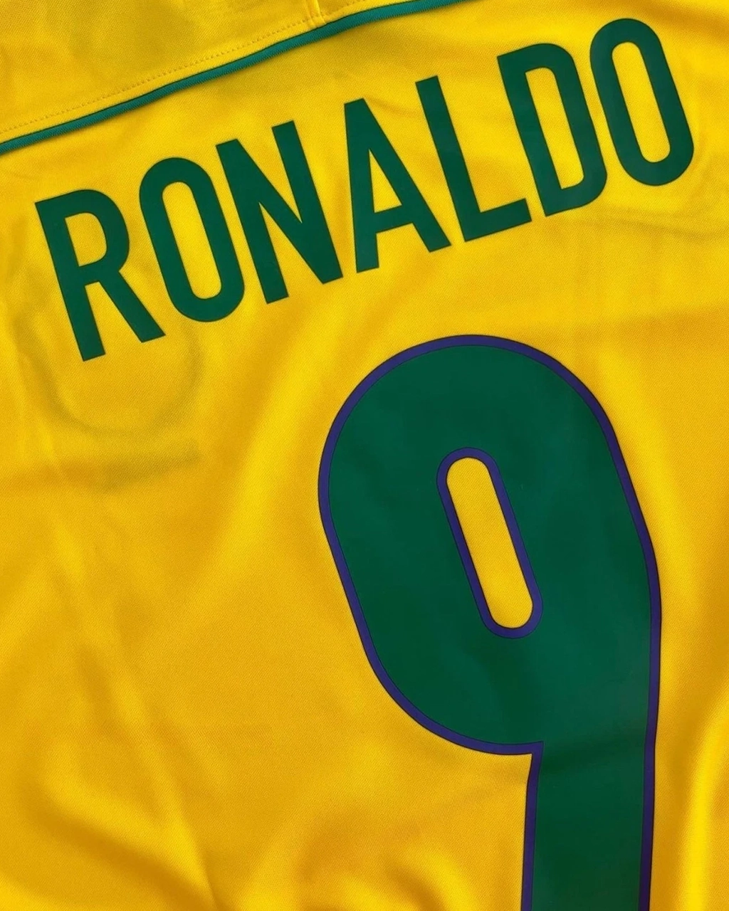 Camisa Retrô Masculina Seleção Brasileira 1998 Ronaldo Nº 9 Home - Reedição Nike - Imagem 4