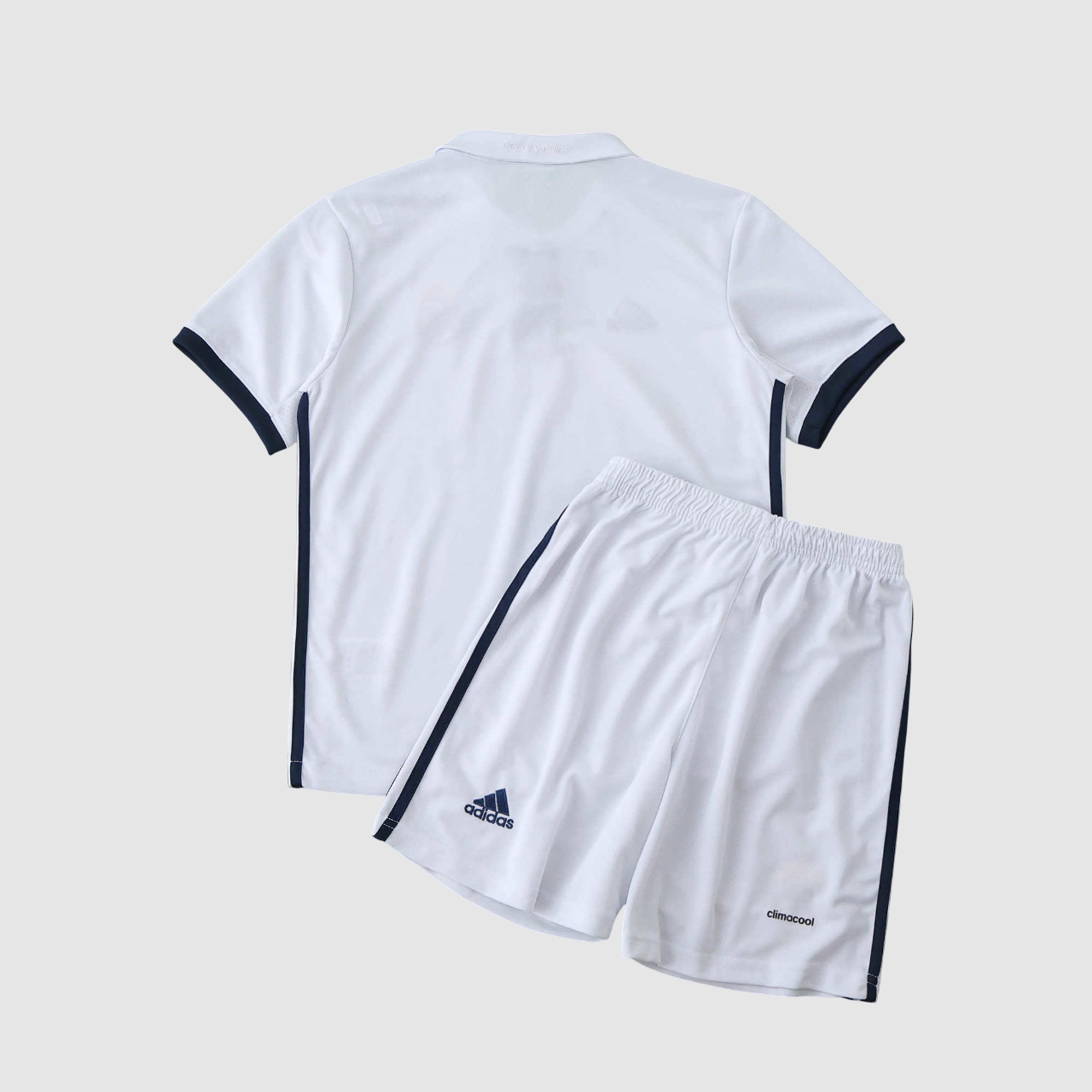 Conjunto Infantil Retrô Real Madrid I 16/17 - Imagem 2
