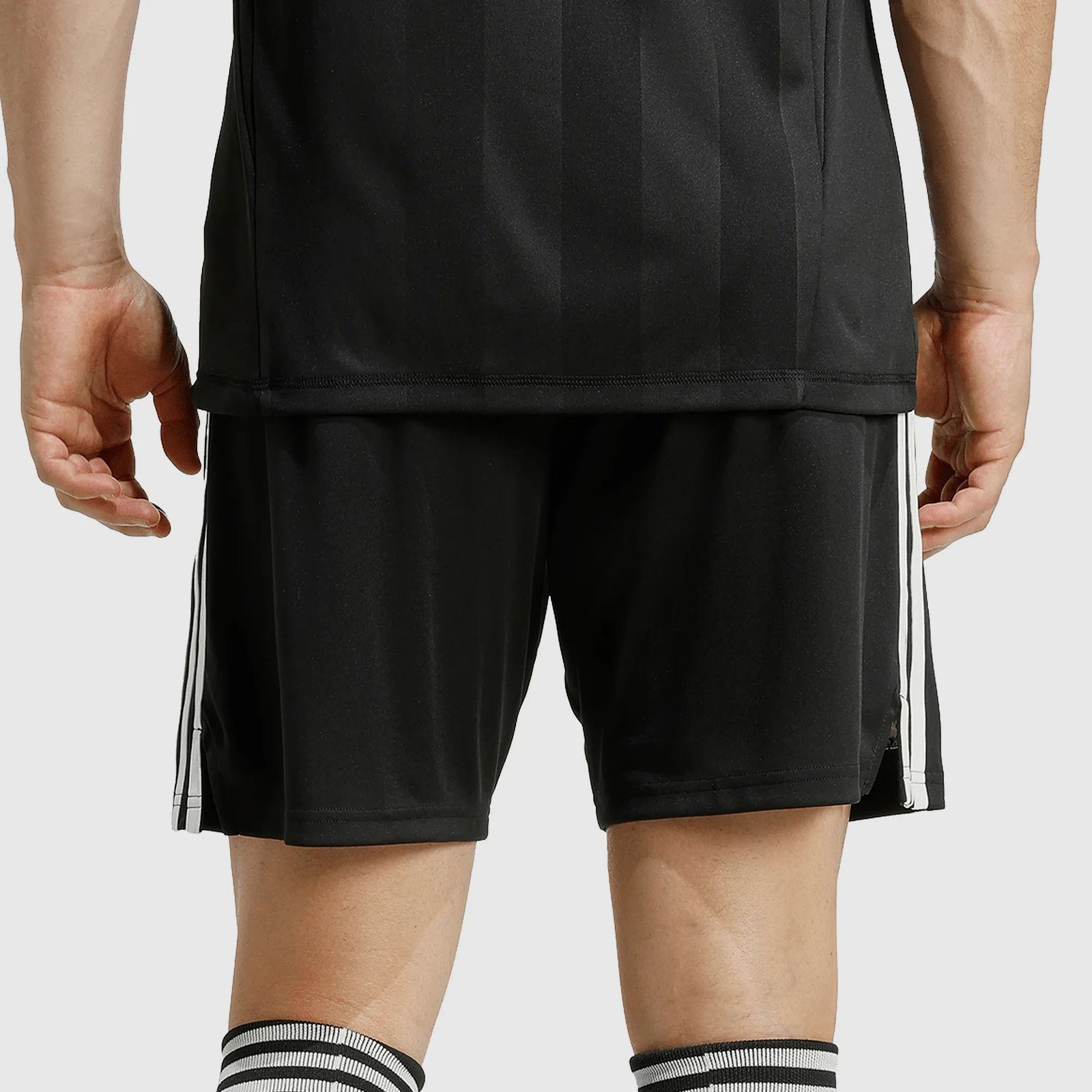 Shorts Adidas Liverpool 2025/26 III Goleiro - Imagem 4